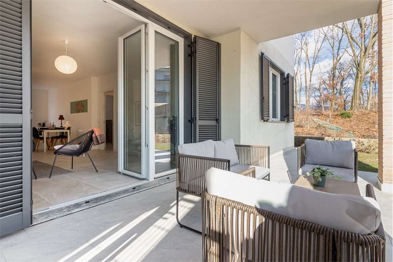 Neue Dreizimmerwohnung mit privatem Garten, 150mq Pool und 50mq Garage (6)