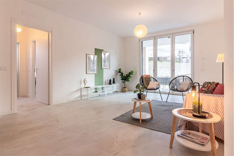 Neue Dreizimmerwohnung mit privatem Garten, 150mq Pool und 50mq Garage (8)