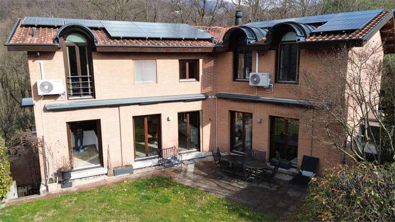In a reserved area and in nature, elegant VILLA with garden and woods (4)
