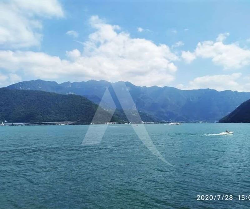 Magnificent modern villa directly on the lake to personalize (2)