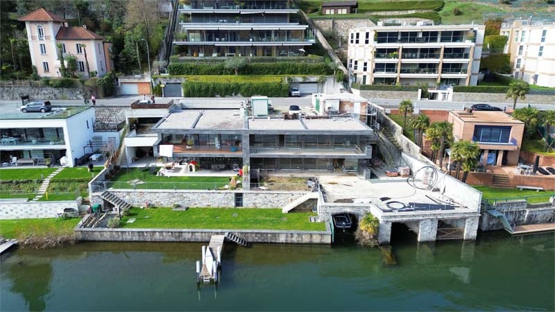 Magnificent modern villa directly on the lake to personalize (10)