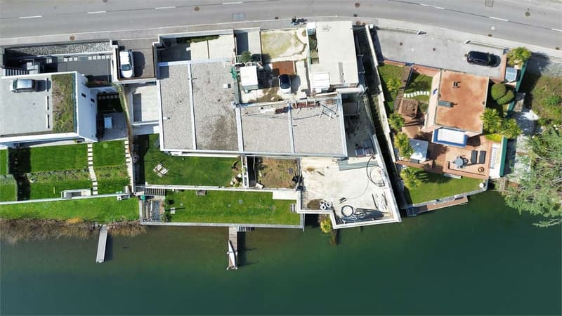 Magnificent modern villa directly on the lake to personalize (9)