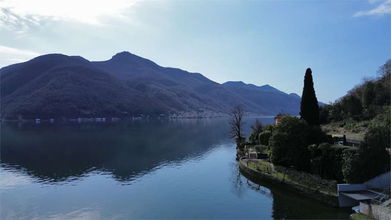 Magnificent modern villa directly on the lake to personalize (12)