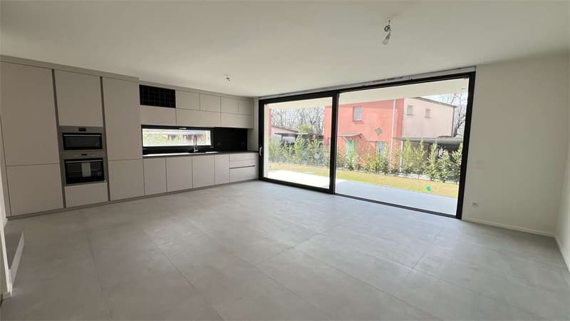 NEW SEMI-DETACHED VILLA IN PRIVATE AREA (4)