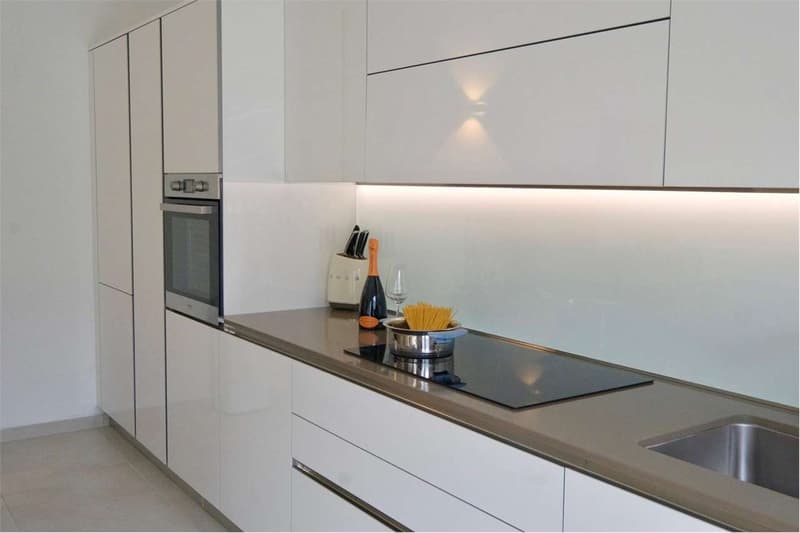 Elegante trilocale completamente arredato con terrazzo fronte lago (4)