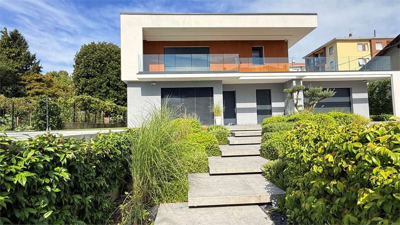 Lussuosa villa moderna con piscina riscaldata e giardino privato (3)