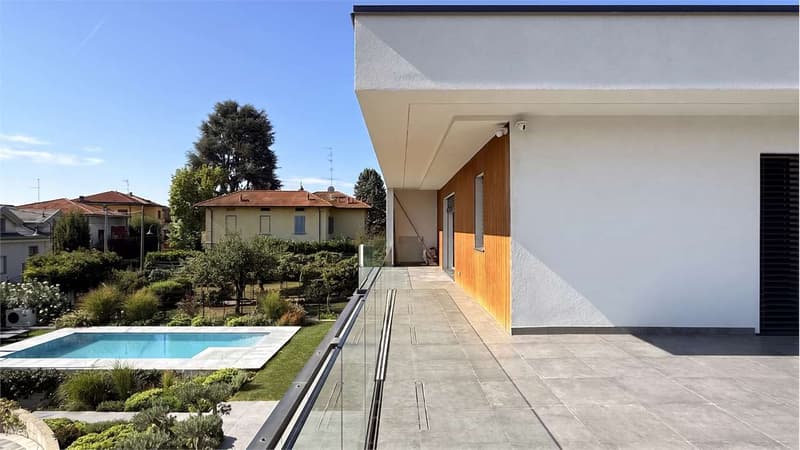 Moderna villa con piscina riscaldata a pochi minuti dalla Svizzera (2)