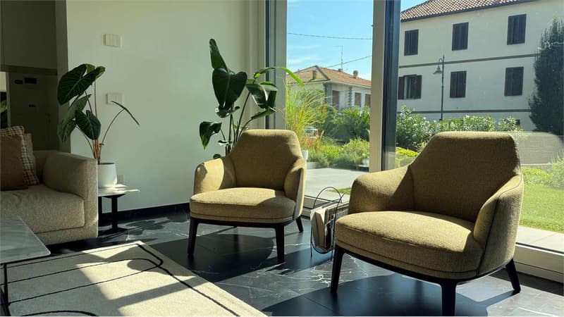 Moderna villa con piscina riscaldata a pochi minuti dalla Svizzera (9)