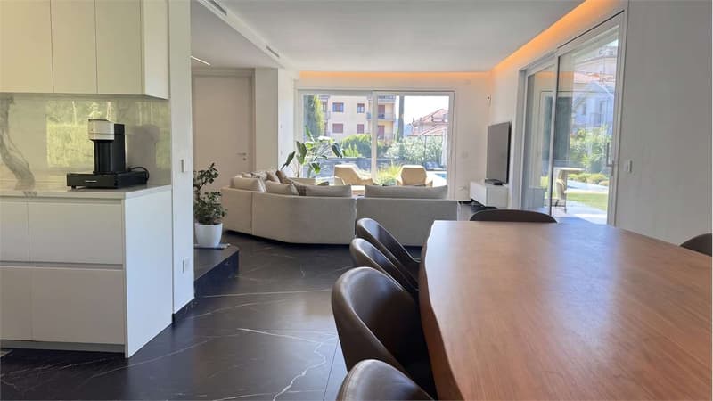 Moderna villa con piscina riscaldata a pochi minuti dalla Svizzera (11)