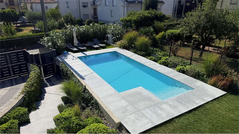 Moderna villa con piscina riscaldata a pochi minuti dalla Svizzera (4)