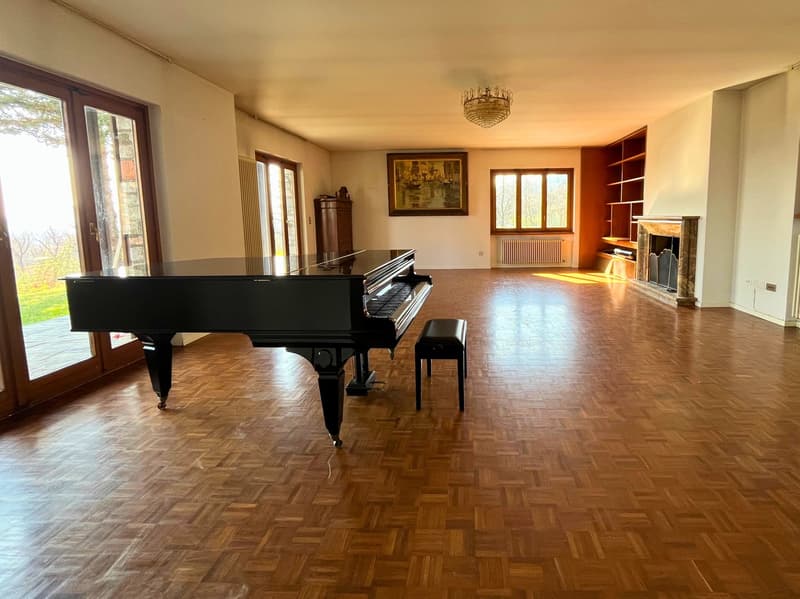 Splendida proprietà bifamiliare con piscina e vista aperta – Besazio (12)