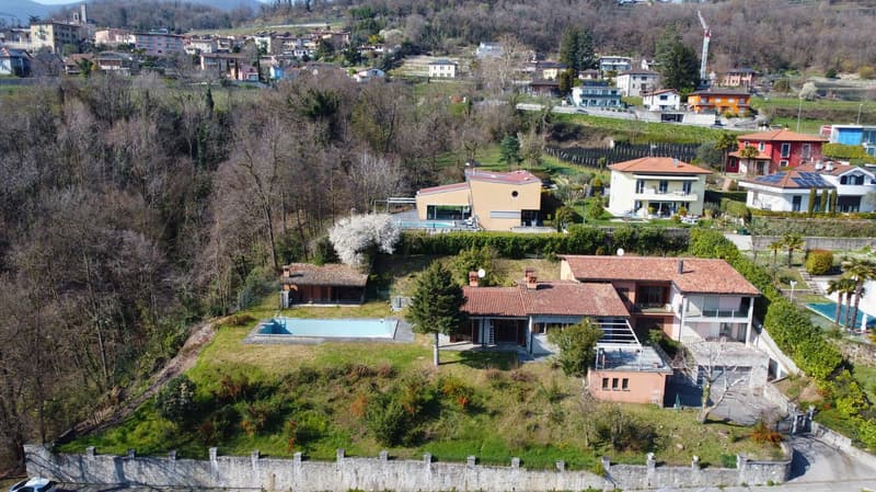 Splendida proprietà bifamiliare con piscina e vista aperta – Besazio (7)