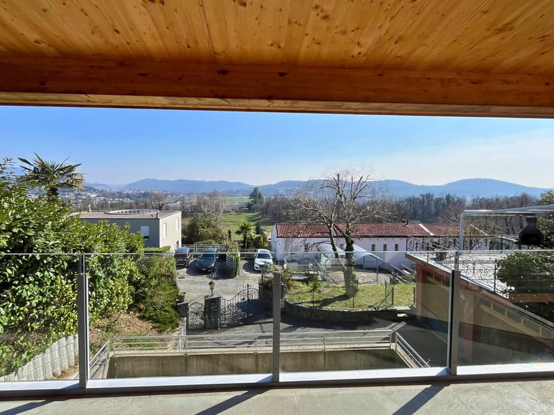 Splendida proprietà bifamiliare con piscina e vista aperta – Besazio (10)