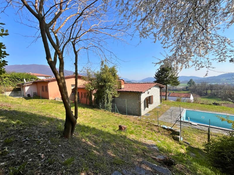 Splendida proprietà bifamiliare con piscina e vista aperta – Besazio (6)