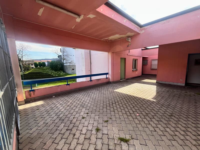 Immeuble commercial avec fonction restaurant et résidentielle – Genestrerio (17)