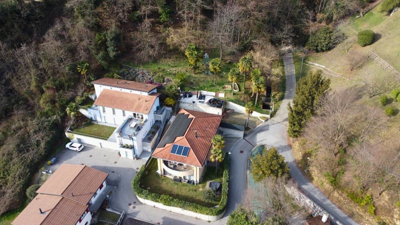 Villa avec deux appartements et parc privé à Figino (5)