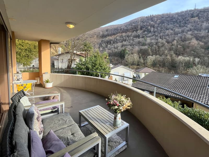 Villa avec deux appartements et parc privé à Figino (16)