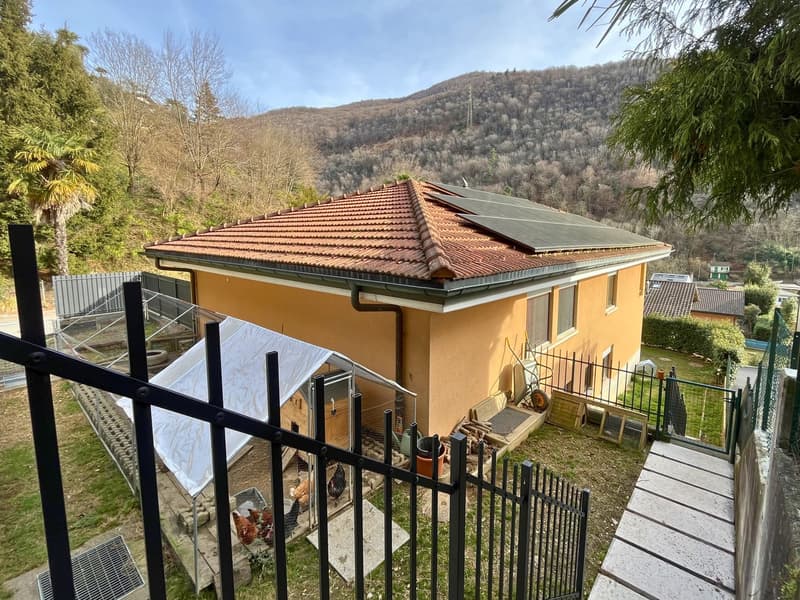 Villa avec deux appartements et parc privé à Figino (8)