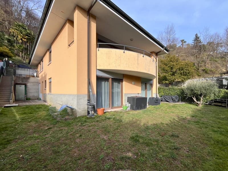 Villa avec deux appartements et parc privé à Figino (10)