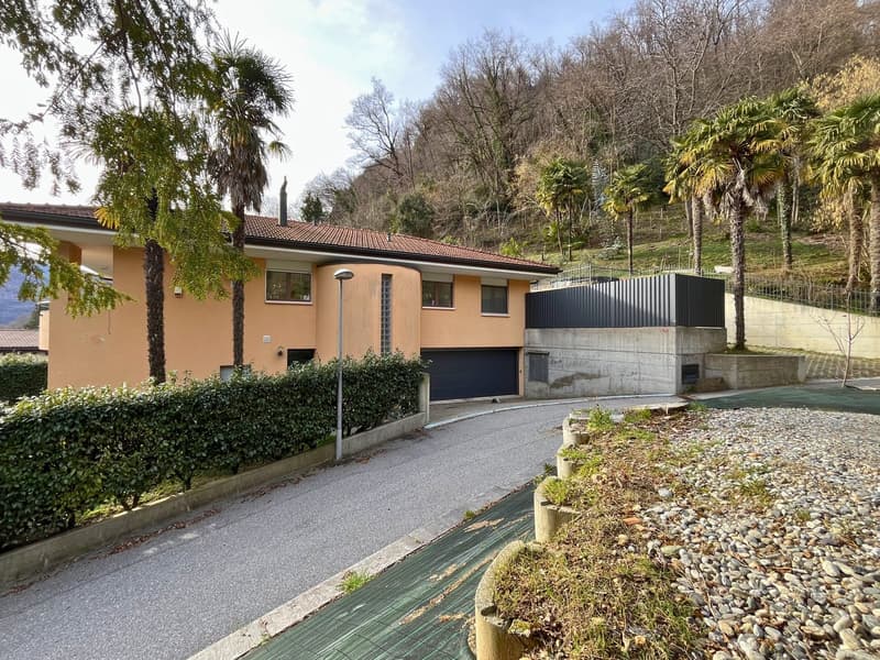 Villa avec deux appartements et parc privé à Figino (9)