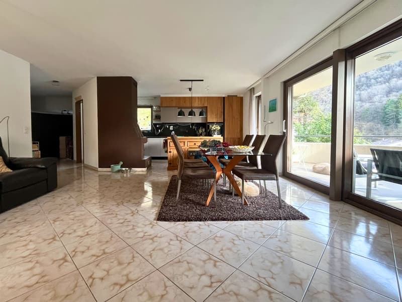 Villa avec deux appartements et parc privé à Figino (12)