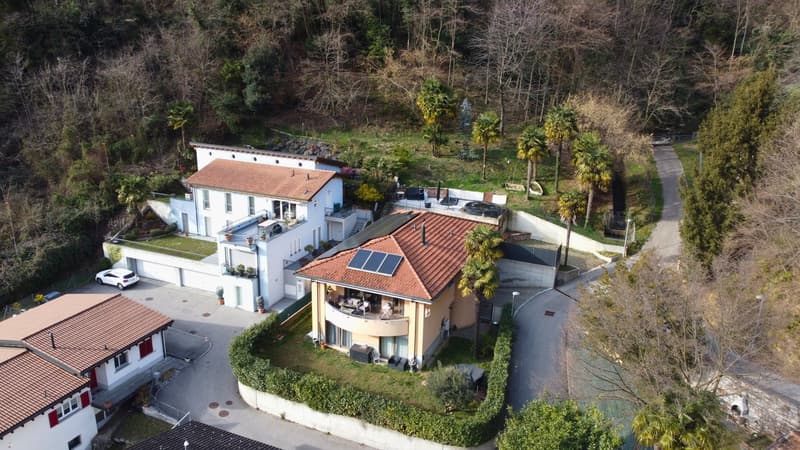 Villa avec deux appartements et parc privé à Figino (4)