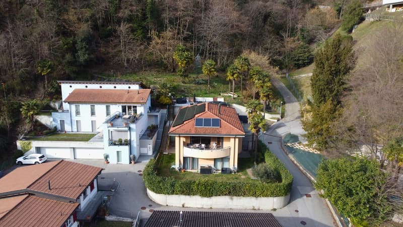 Villa avec deux appartements et parc privé à Figino (3)