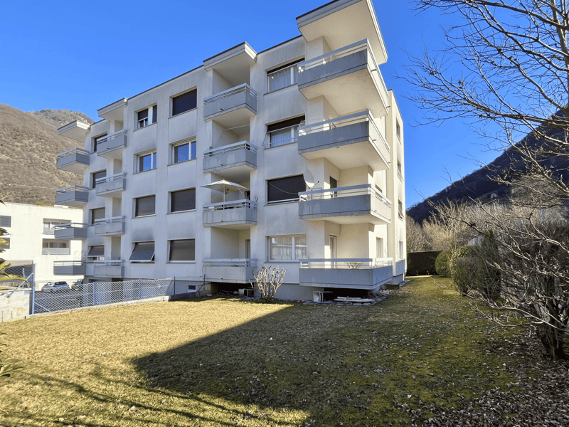 Résidence avec 12 appartements – Arbedo (1)