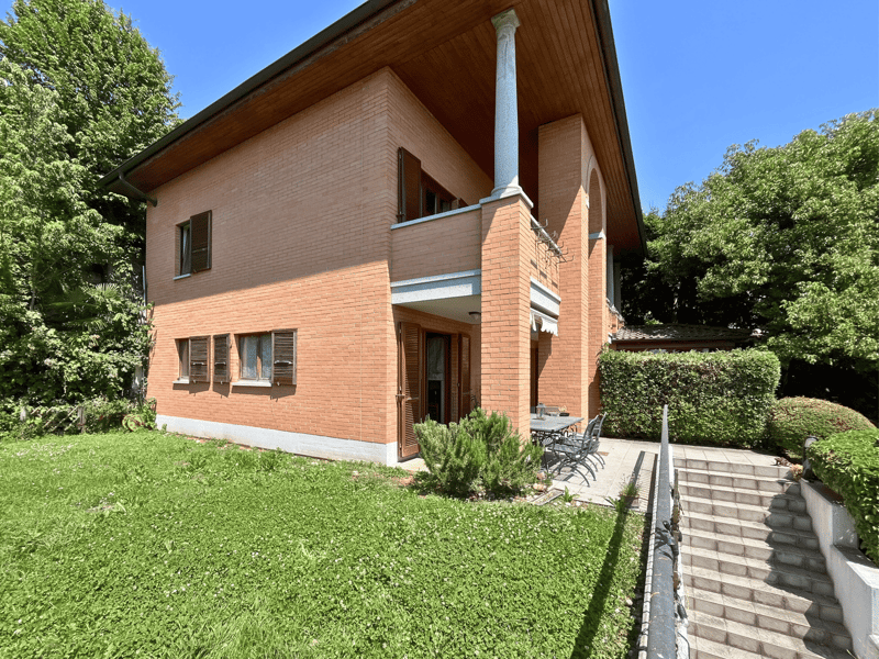 Bezaubernde Villa in Vacallo – 5.5 Zimmer im Grünen mit Panoramablick (2)
