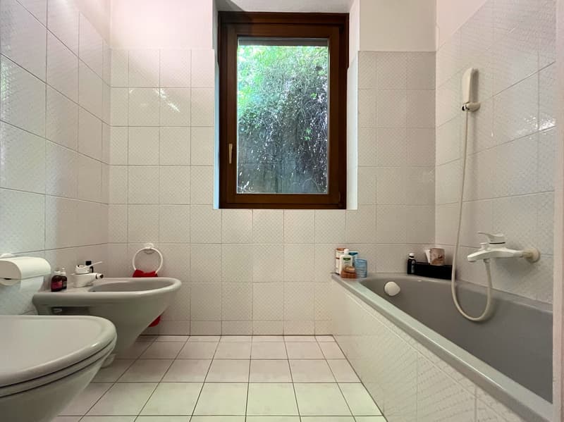 Bezaubernde Villa in Vacallo – 5.5 Zimmer im Grünen mit Panoramablick (12)