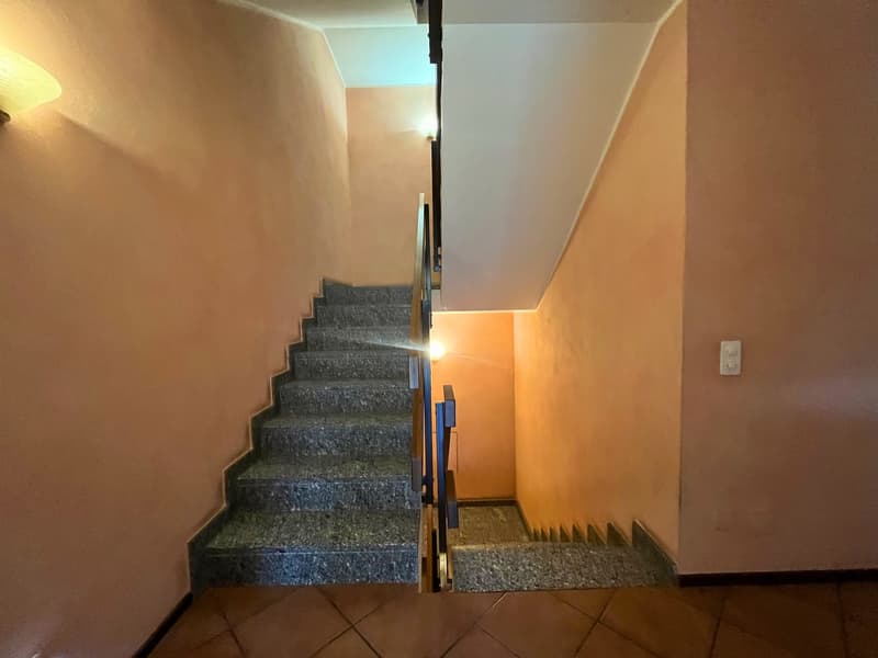 Bezaubernde Villa in Vacallo – 5.5 Zimmer im Grünen mit Panoramablick (16)