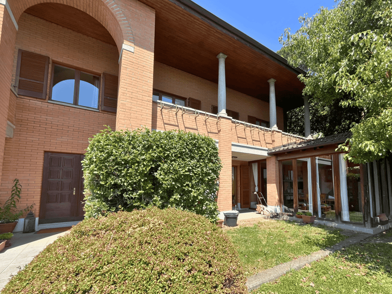 Bezaubernde Villa in Vacallo – 5.5 Zimmer im Grünen mit Panoramablick (3)