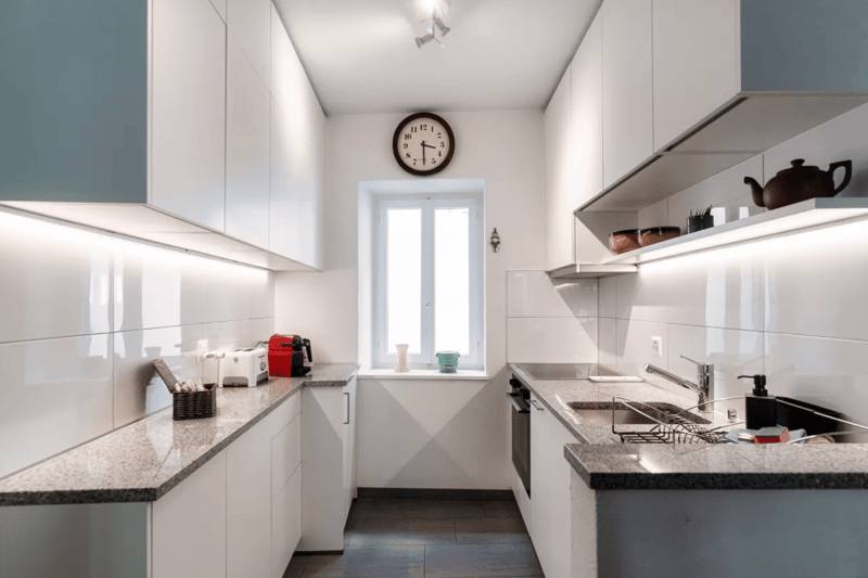 Dreizimmerwohnung auf zwei Ebenen mit Patio – Bissone (2)