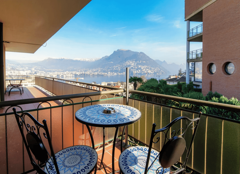 Monolocale meublé avec balcon et vue sur le lac – Paradiso (12)