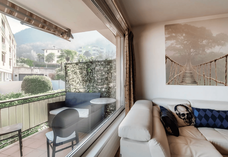 Monolocale meublé avec balcon et vue sur le lac – Paradiso (8)