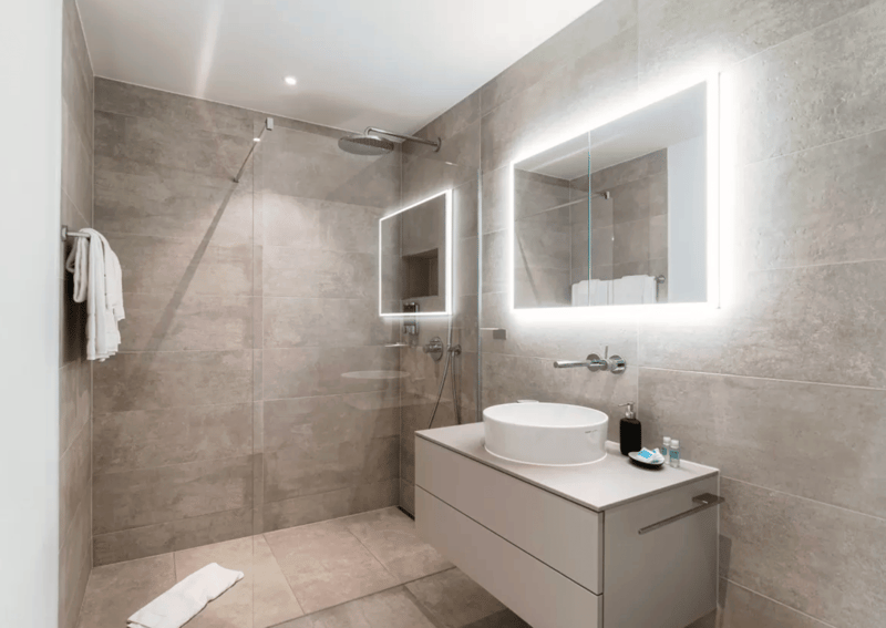 Modern 2.5-room apartment with large terrace and parking space – Locarno (10)