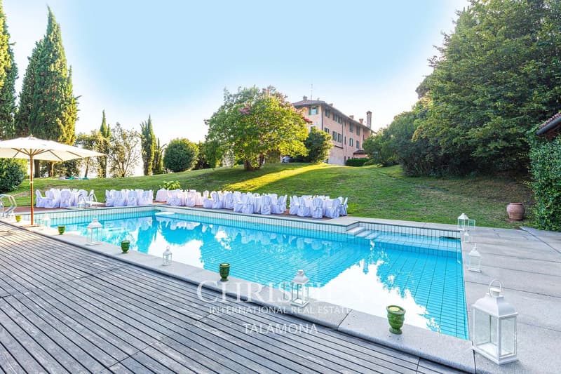 Luxury villa with large park and historic interiors in Biella (3)
