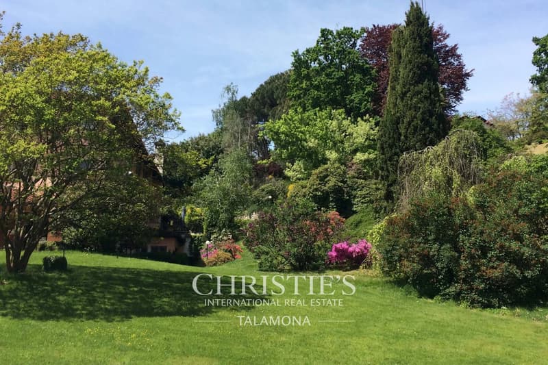 Luxury villa with large park and historic interiors in Biella (4)