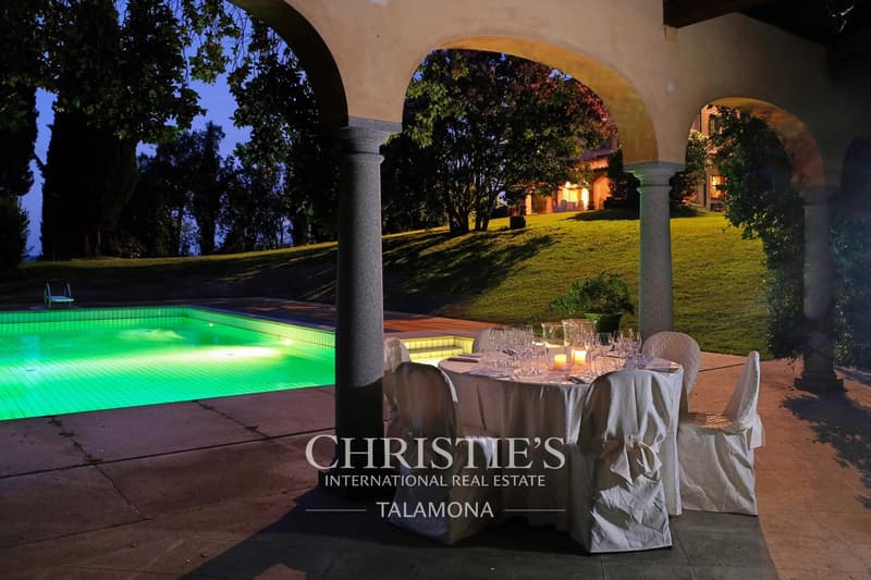 Luxury villa with large park and historic interiors in Biella (7)