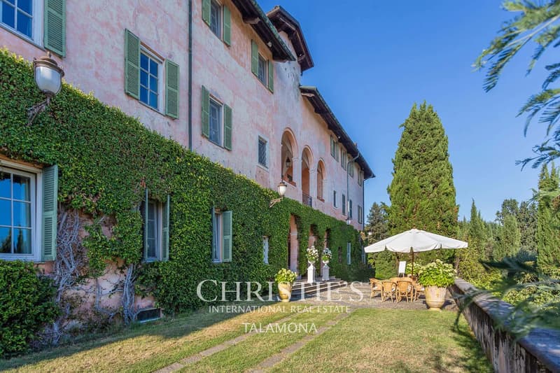 Luxury villa with large park and historic interiors in Biella (2)