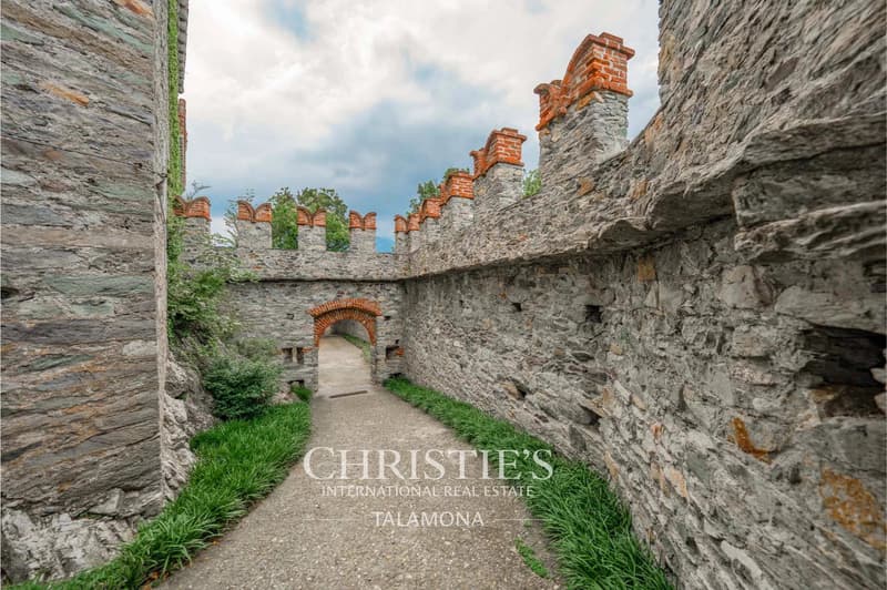 Historic Castle in Dominant Position with Panoramic View - Montalto Dora (11)
