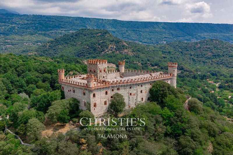 Historic Castle in Dominant Position with Panoramic View - Montalto Dora (6)