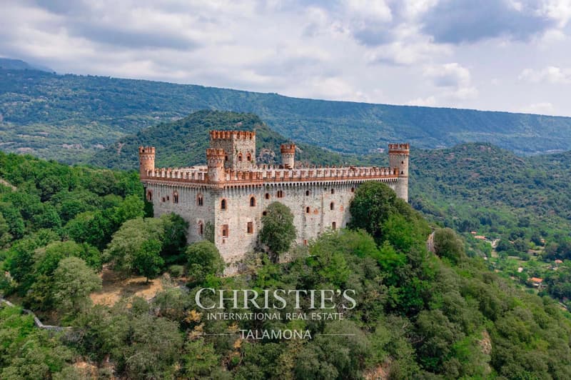 Historic Castle in Dominant Position with Panoramic View - Montalto Dora (5)