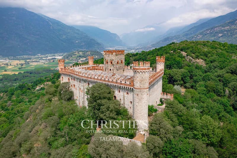 Historic Castle in Dominant Position with Panoramic View - Montalto Dora (8)