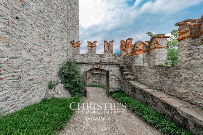 Historic Castle in Dominant Position with Panoramic View - Montalto Dora (13)