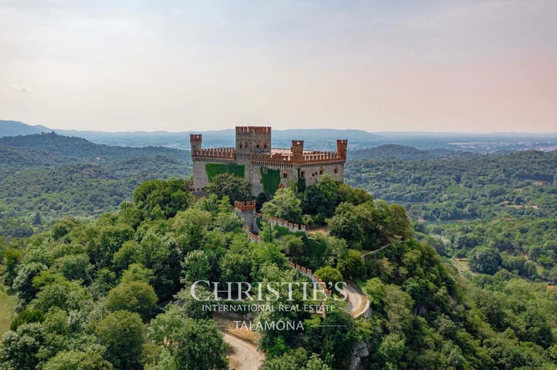 Historic Castle in Dominant Position with Panoramic View - Montalto Dora (4)