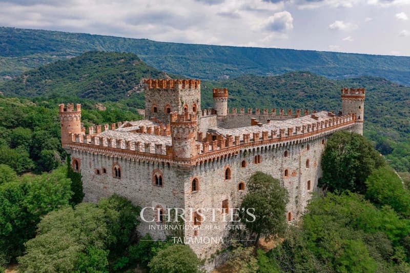 Historic Castle in Dominant Position with Panoramic View - Montalto Dora (9)
