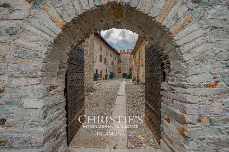 Historic Castle in Dominant Position with Panoramic View - Montalto Dora (12)