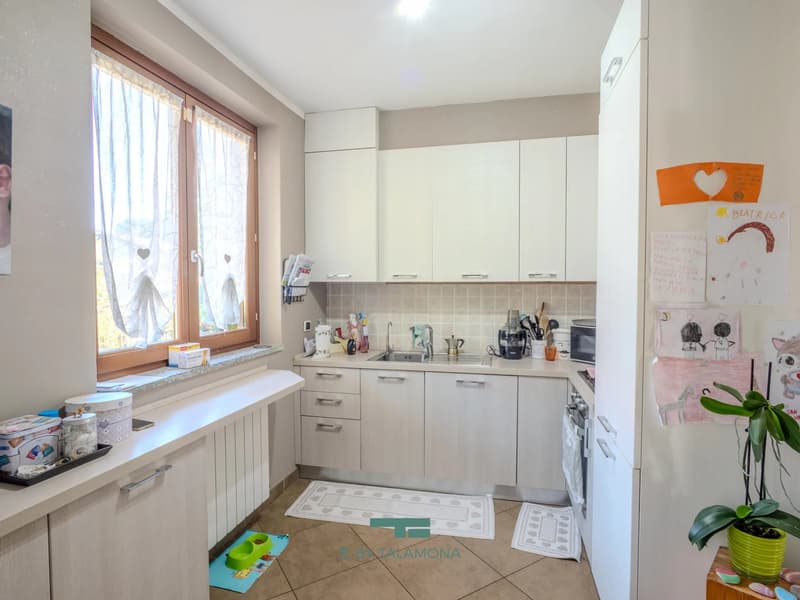 Apartment with garden and garage (9)