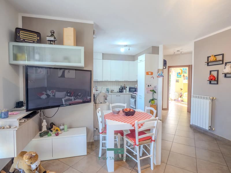 Apartment with garden and garage (2)